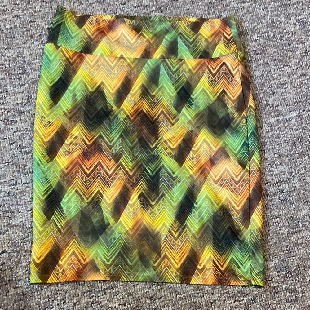 LulaRoe Medium Cassie Vibrant Zigzag Patterned Skirt